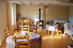 salon-salle à manger des chambres d'hôtes